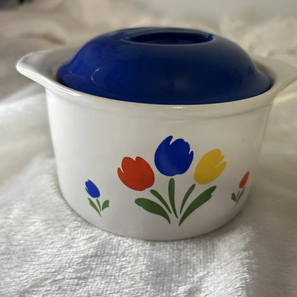 1985 Tulip Tyme Stoneware Small Casserole‎ Baking Dish  Blue Lid Oven to Table